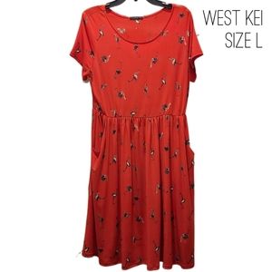 Red short sleeve dress with bird pattern, West kei. Size large. Pockets!